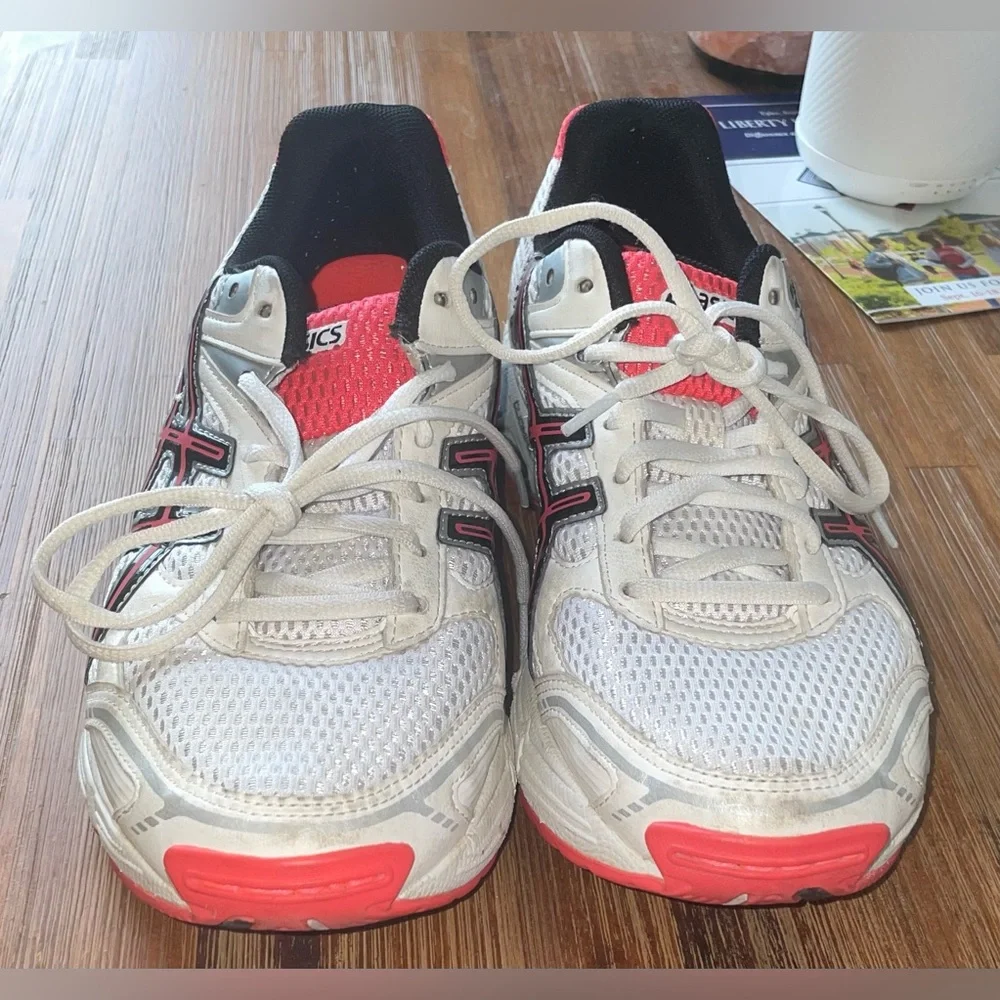 ASICS - Picture 3 of 7